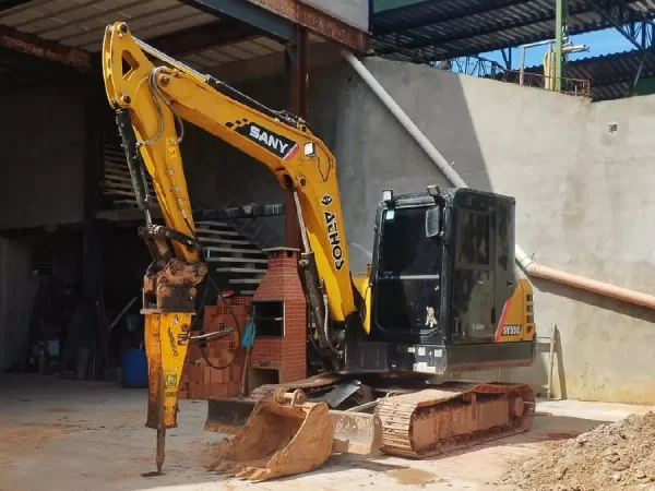 Escavadeira SANY com Rompedor Hidráulico
